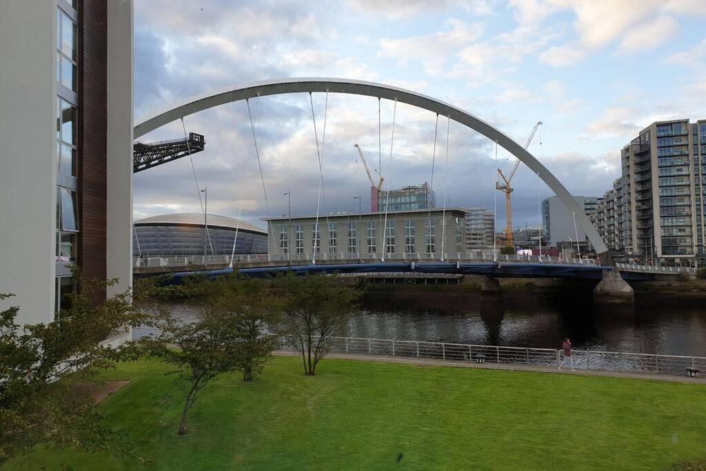 Riverview Apartment Glasgow Exteriör bild